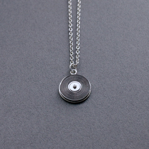 レコード ネックレス R | Vinyl record necklace R