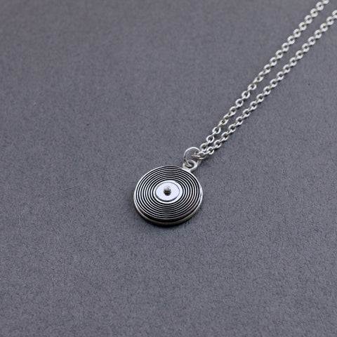 レコード ネックレス R | Vinyl record necklace R