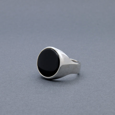 ブラック オニキス カボション シグネット リング | Black onyx cabochon signet ring