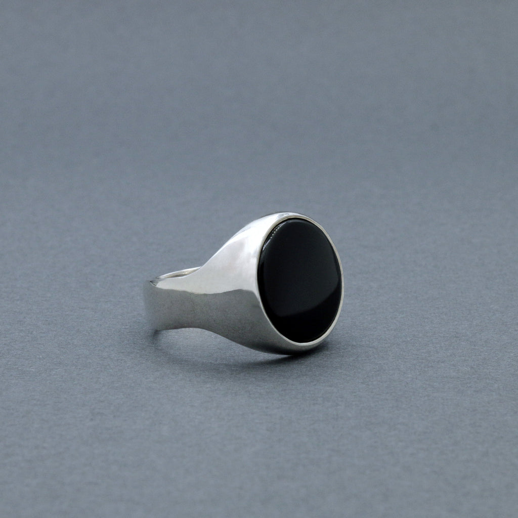 ブラック オニキス カボション シグネット リング | Black onyx cabochon signet ring