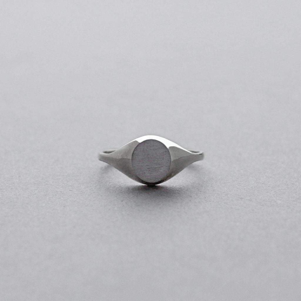 スリム オーバル シグネット リング | Slim oval signet ring
