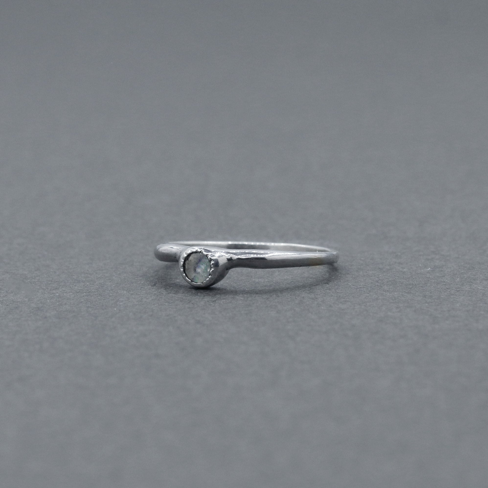 カーヴィー ストーン リング