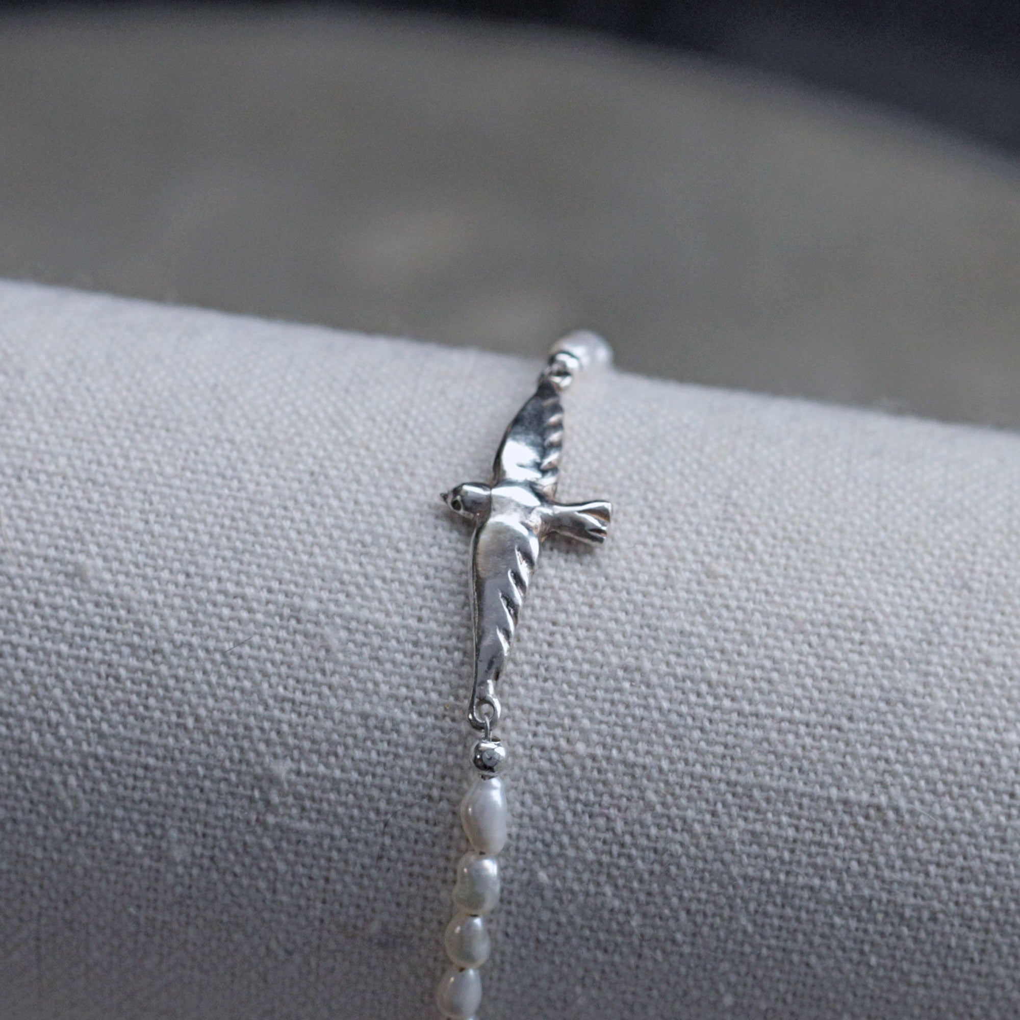 ツバメとバロックパールのブレスレット | Swallow and Baroque Pearl Bracelet